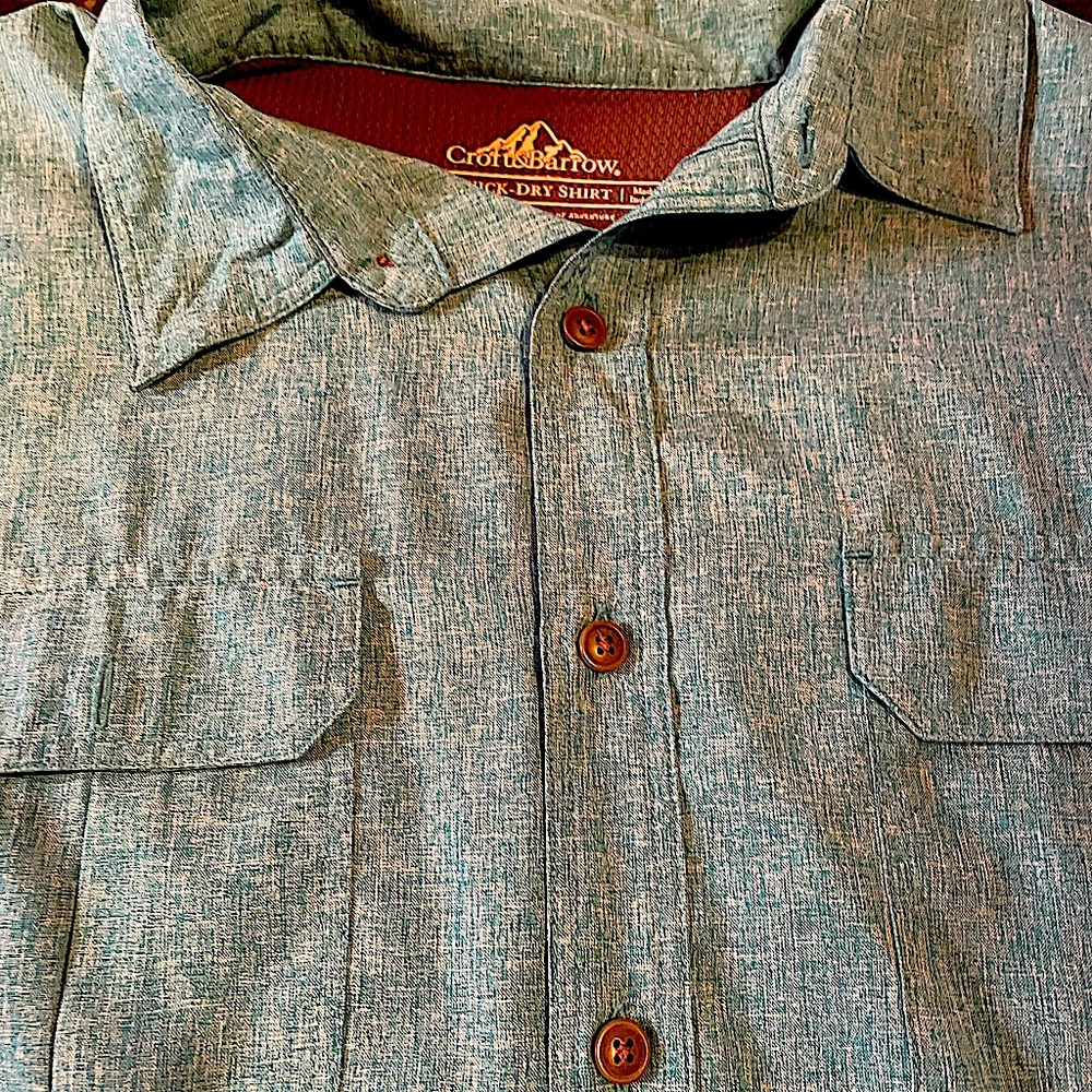 Croft &Barrow Dry tech button down SS shirt. Mens size L
